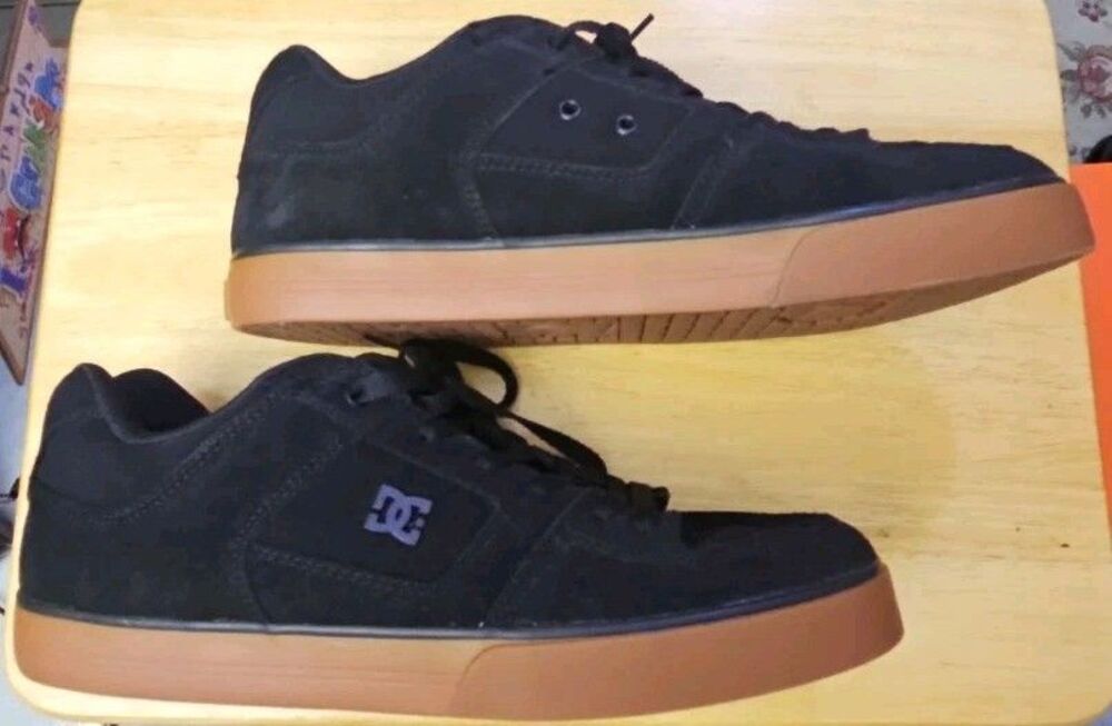 DC Men's Black Suede Low-Top Skateboarding Skate Shoes Gum Sole Great Condition